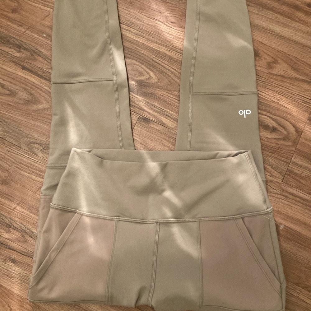Alo beige/nude leggings, workout pants, yoga pants.
